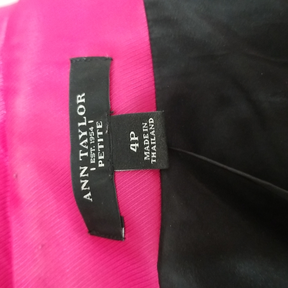 SOLD Ann Taylor Black/whited Textured Cropped blazer, 4 Petite - Picture 11 of 12